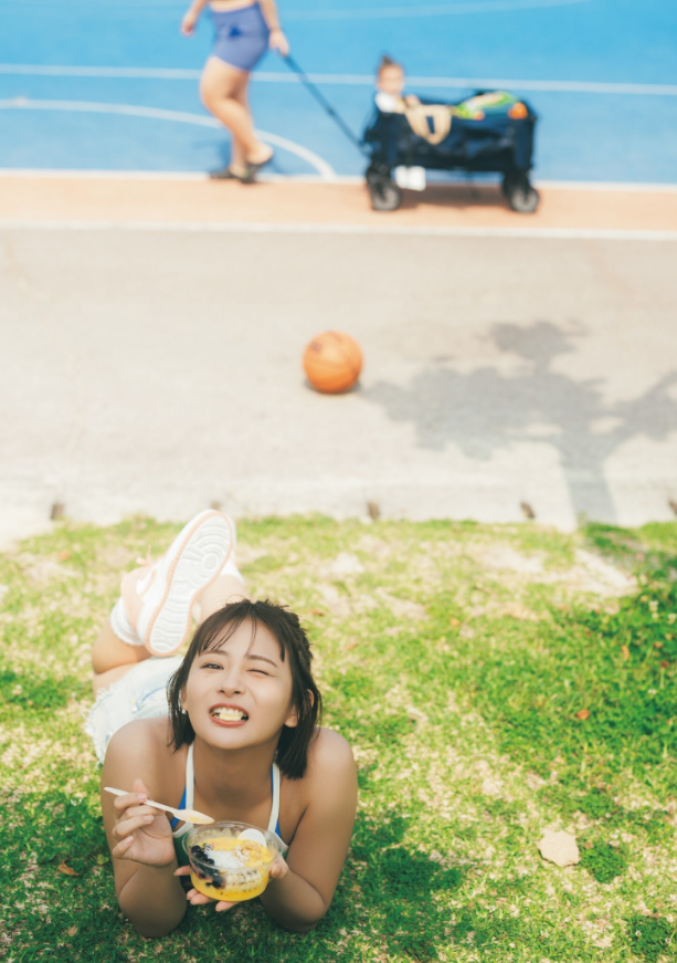 〈DMM限定〉【DMM専用特典カット・動画付き】すみぽん（高倉菫）1st写真集『offcourt』  エロ画像1