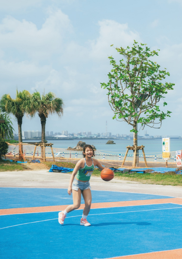 〈DMM限定〉【DMM専用特典カット・動画付き】すみぽん（高倉菫）1st写真集『offcourt』  エロ画像1